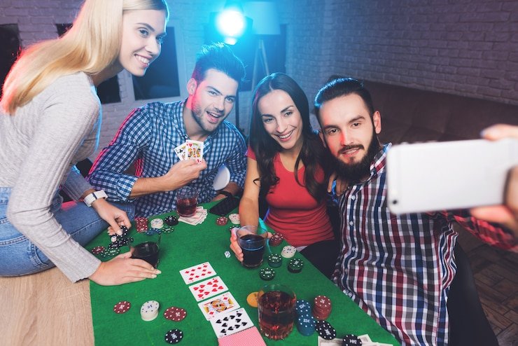 Pengguna mengakses sports betting royal378 melalui perangkat mobile dan desktop